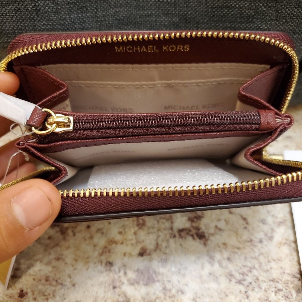 MK- Michael Kors (NEW) wallet - Picture 5 of 6